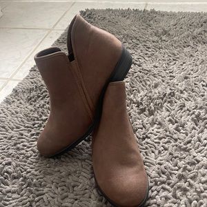 Like new size 8.0 brown